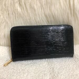 Black Wavy Texture Striated Patent Leather Zip Around Continental Clutch Wallet